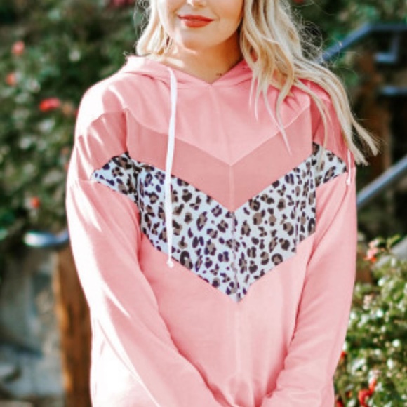 Sold! Pink Chevron Hooded Top 🌸‼️ - Picture 4 of 13